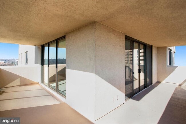 Building Photo - 1101 S Arlington Ridge Rd