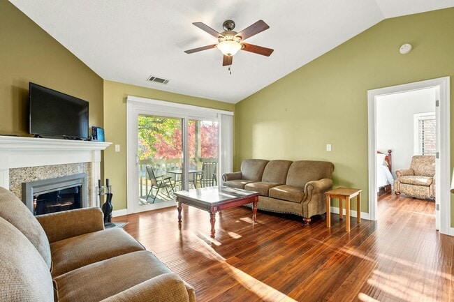 Building Photo - 4530 Village Ct