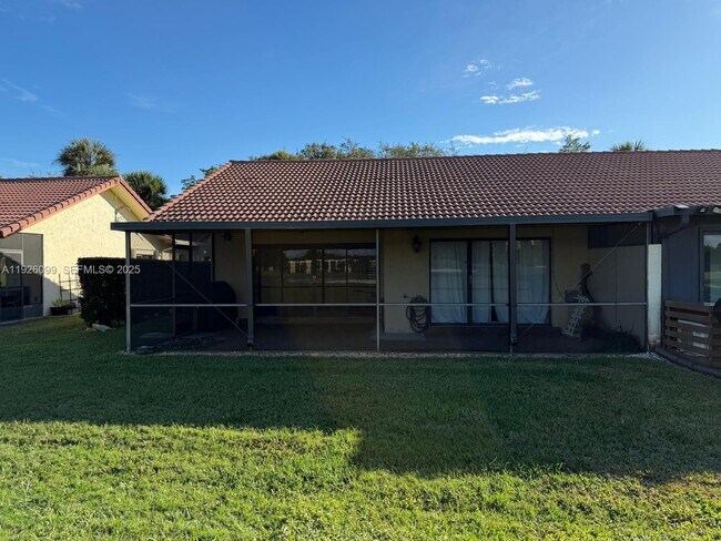 Building Photo - 16233 Laurel Dr