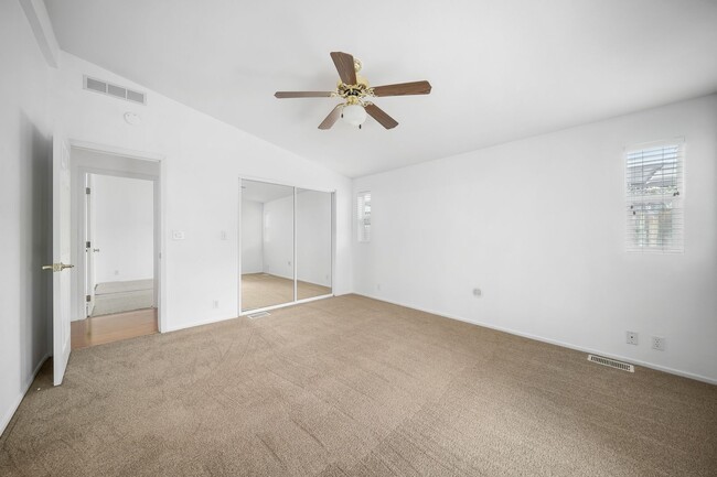 Building Photo - Large 3/2 Home in 55 & Older Community