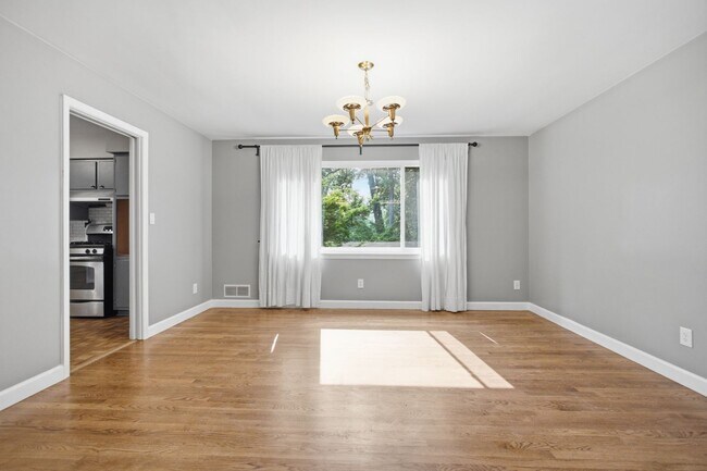 Building Photo - 10715 Clermont Ave