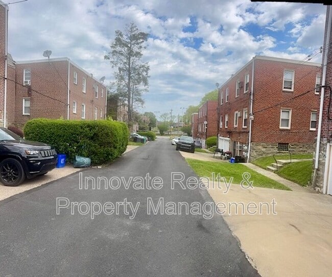 Building Photo - 910 E Sharpnack St