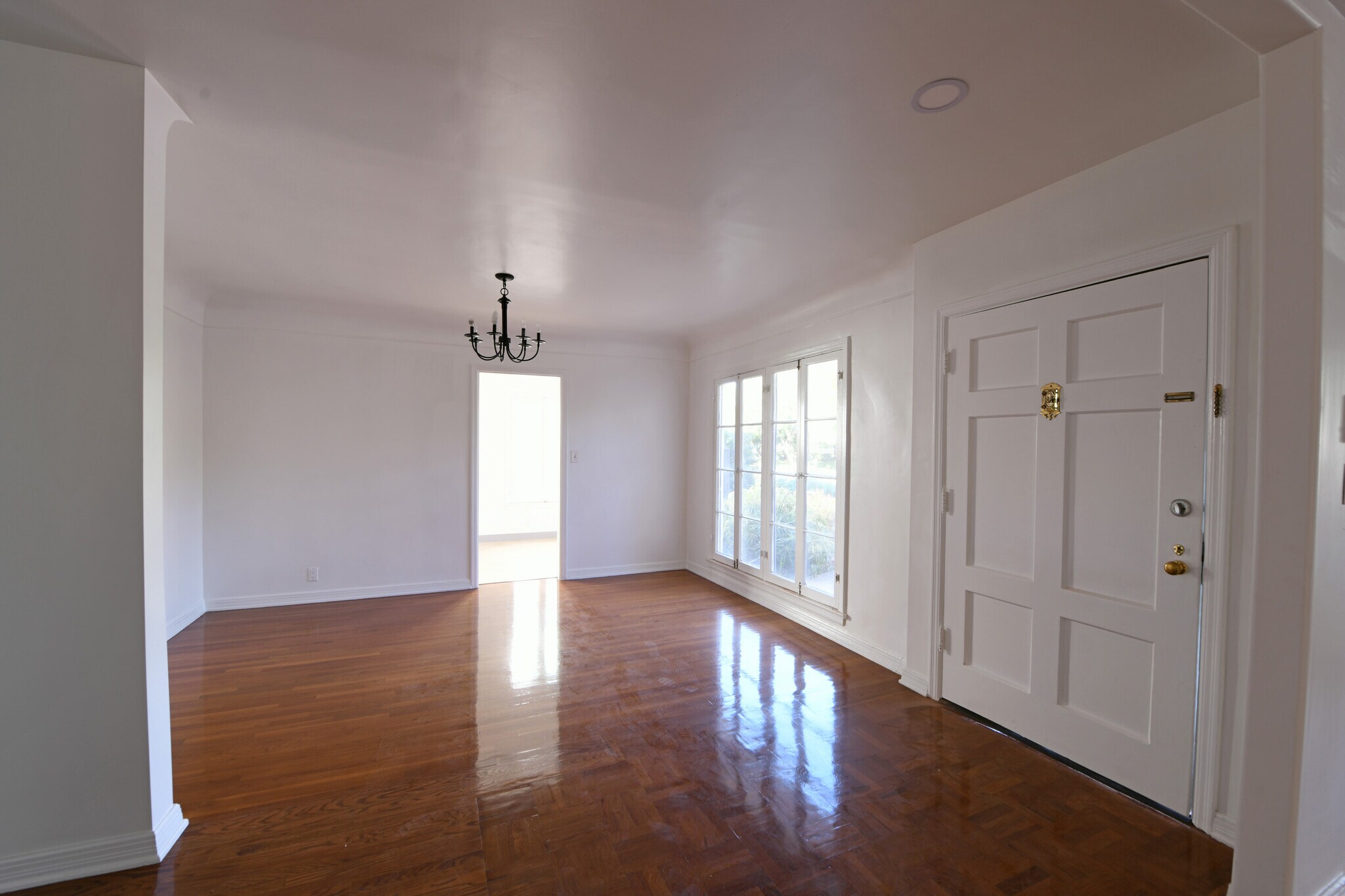 Building Photo - 913 Le Doux Rd