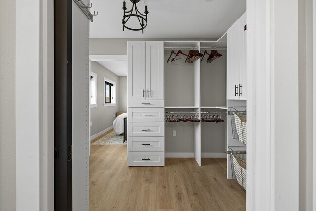 Building Photo - 4 BED | 2 BATH | BARNDOMINIUM | HOT SPRING...