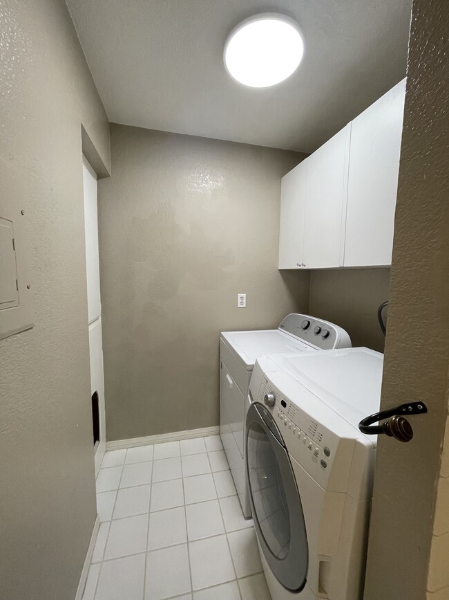 Building Photo - 1442 Brett Plz