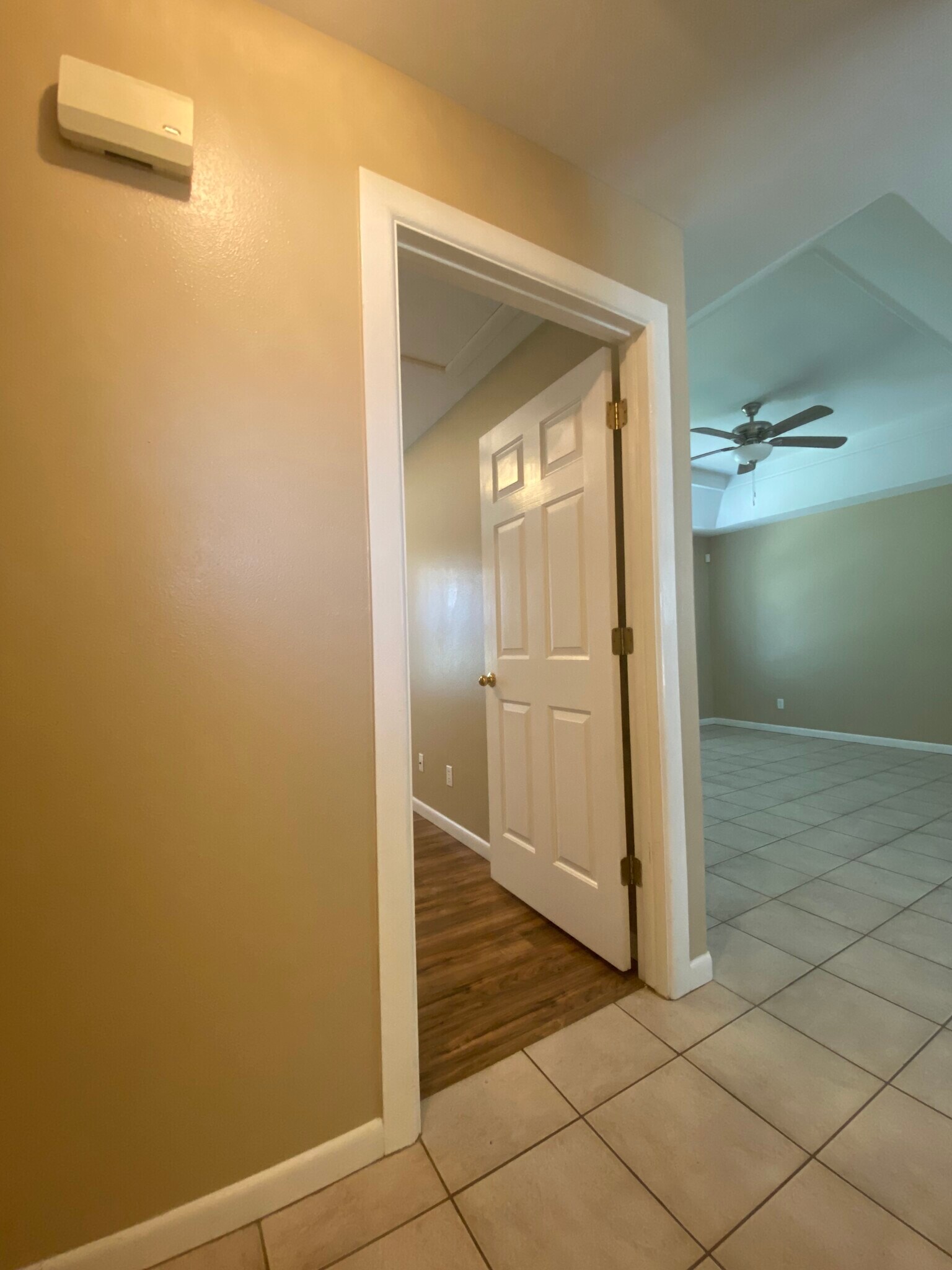 Building Photo - 1209 Swallow Ave