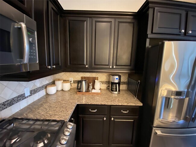 Building Photo - 5159 Oasis Park Ln