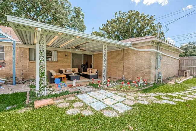 Building Photo - 9654 Meadowland Dr