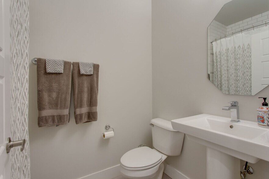 Downstairs bath - 1515 Porter Rd