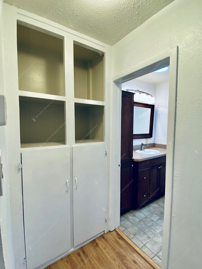 Building Photo - Charming 2 BR in downtown Bend - flexible ...