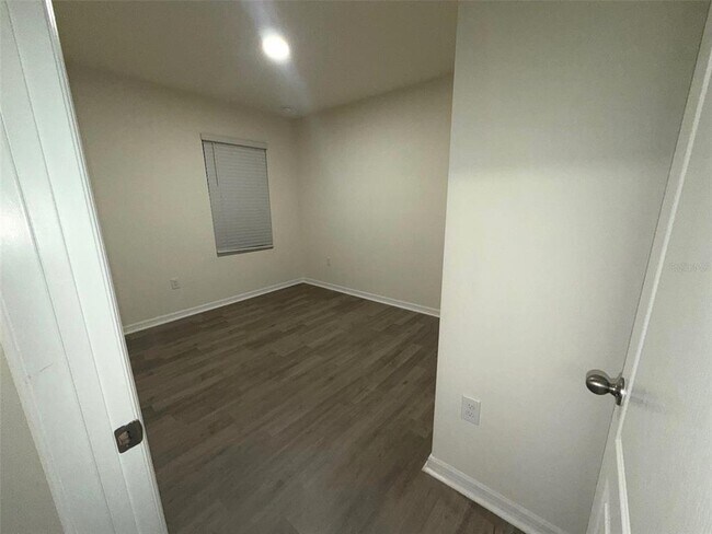 Building Photo - 1329 Derry Ave