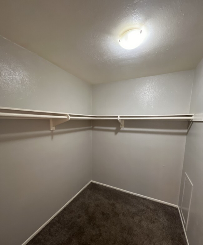 Building Photo - Studio Apartment in High Hollows Condominiums