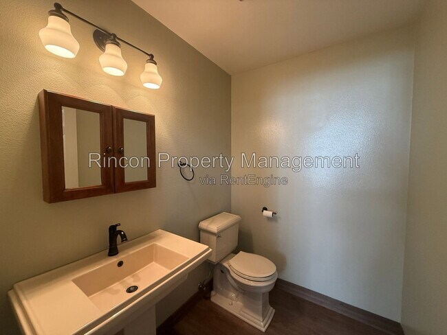 Building Photo - 325 Blue Dolphin Dr