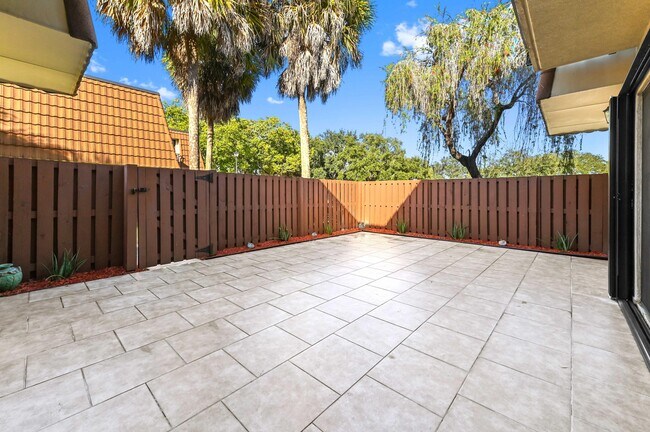 Building Photo - 146 Heritage Way