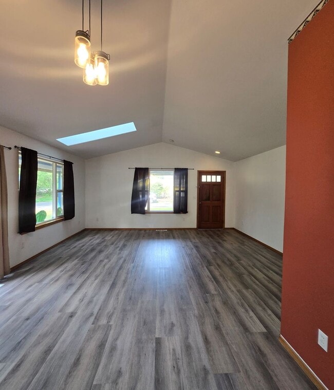 Building Photo - 3 Bed, 2 Bath Craftsman Style Home - Great Location in Port Townsend!