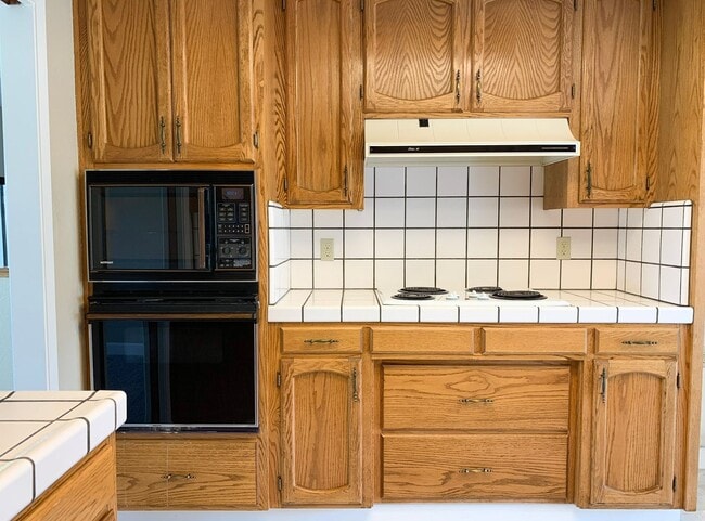 Building Photo - 2 Bedroom / 2.5 Bath Condo in Ridgemark