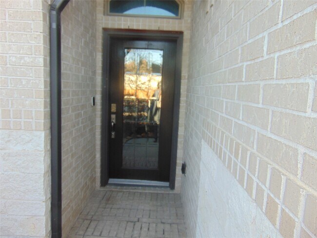 Building Photo - 24978 Tidmor Ln