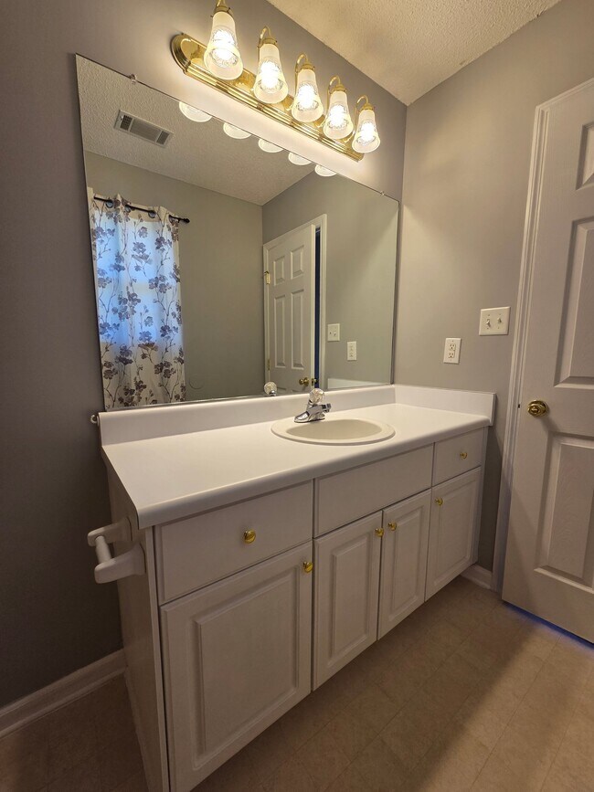 Building Photo - 4412 Hatteras Dr