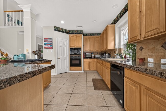 Building Photo - 214 Kentwood Ridge Ct