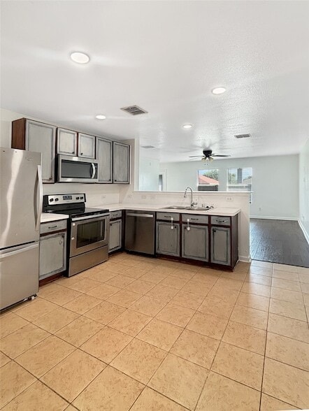 Building Photo - 1217 Caroline Dr