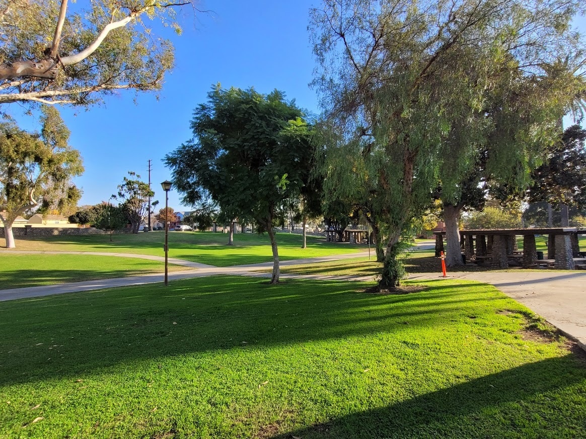 Building Photo - 305 N Palm Ave