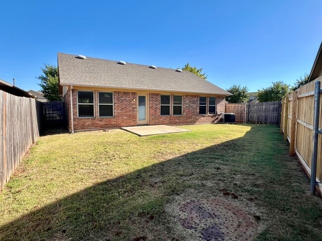Building Photo - Home in the VALENCIA neighborhood in Edmond!