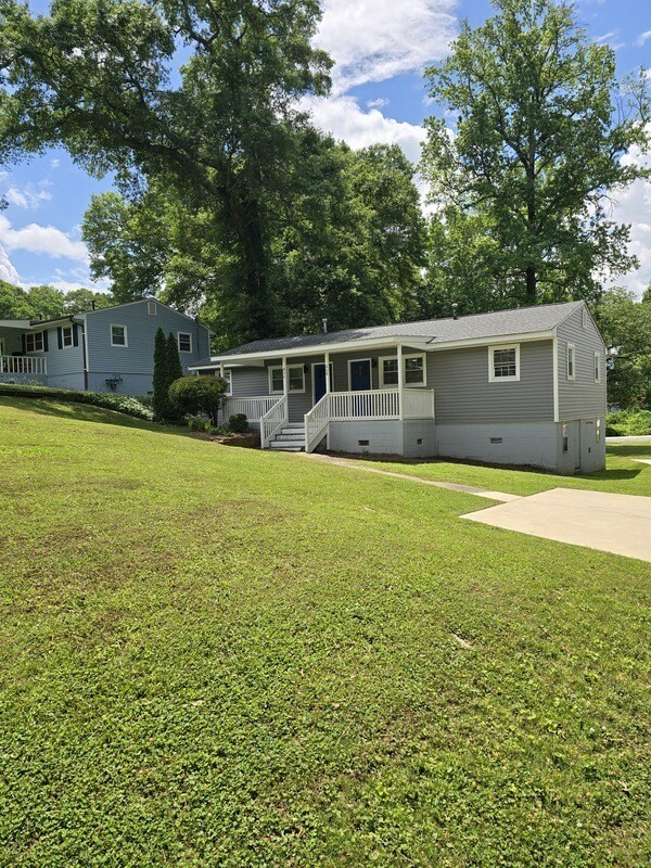 Primary Photo - 456 SE Haley St