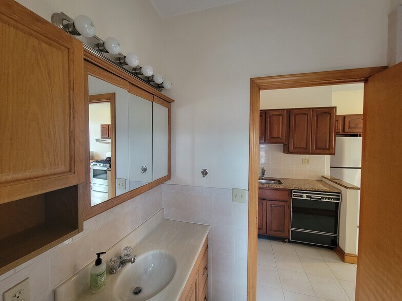 Building Photo - 67 Baldwin St