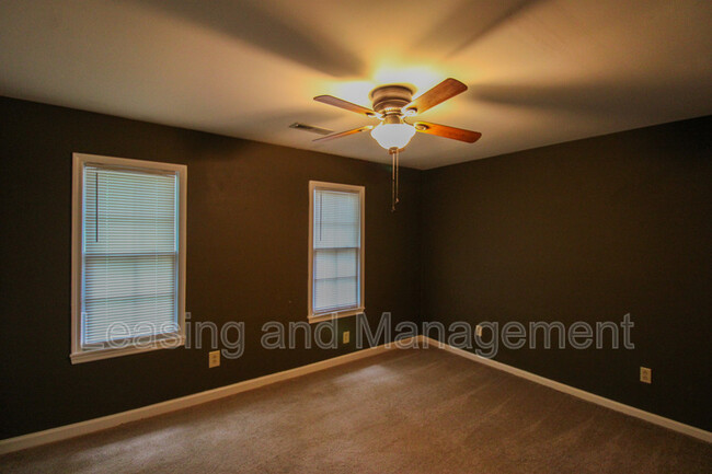 Building Photo - 1685 Pinckney Park Dr