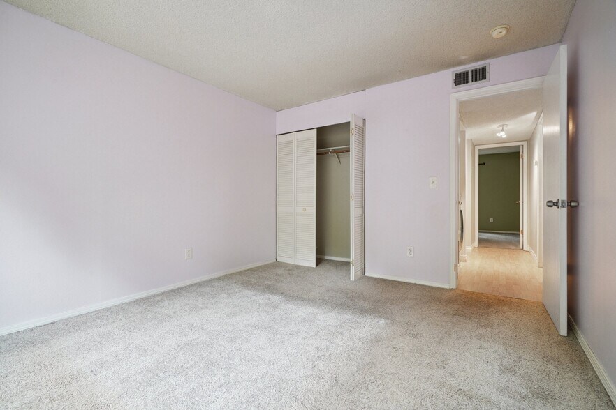 Building Photo - 12200 NE 147th Pl