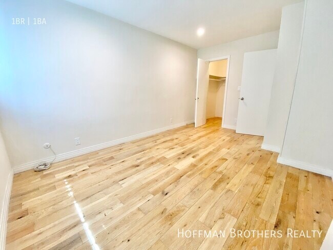 Building Photo - 402 S Berendo St