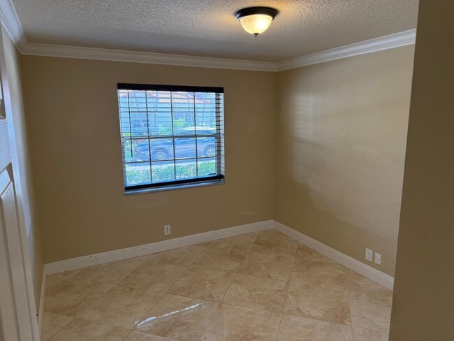 Building Photo - 10123 Caoba St