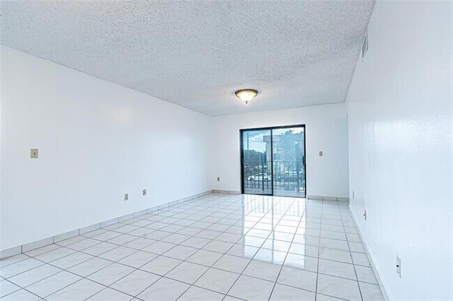Building Photo - 1470 W 41st St