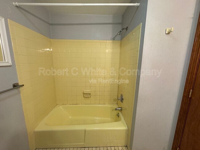 Building Photo - 316 Knob Hill Dr