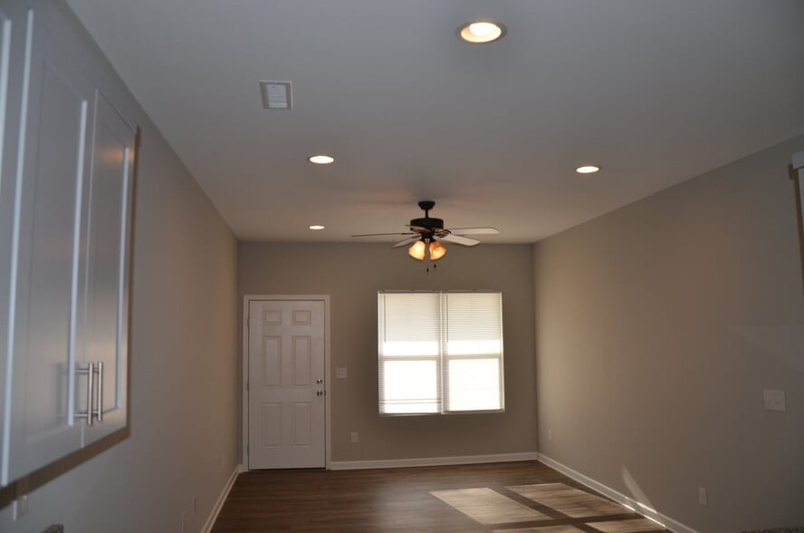 Building Photo - 2265 9th Ave Pl NE