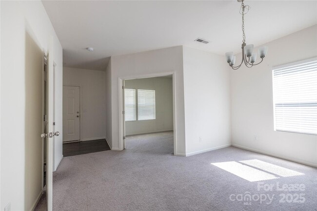 Building Photo - 710 Yorkshire Dr