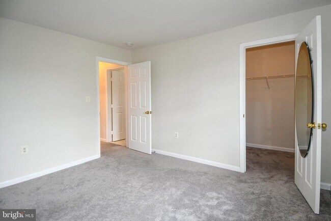 Building Photo - 114 Westwick Ct