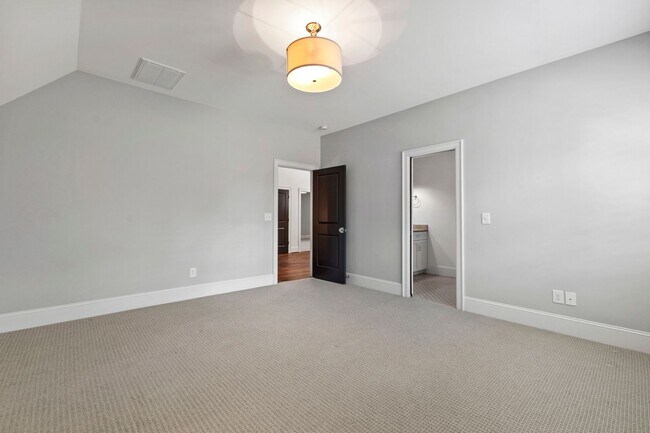 Building Photo - Custom Built 4BD, 4BA Home with Bonus Room...
