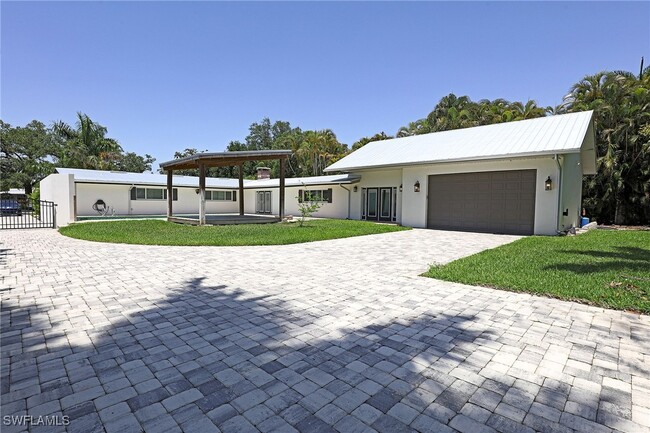 Building Photo - 1352 Shadow Ln