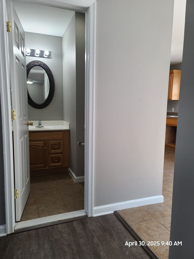 Building Photo - End Unit Town Home in Waynesboro, PA!
