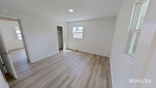 Building Photo - 206 Plaza Dr