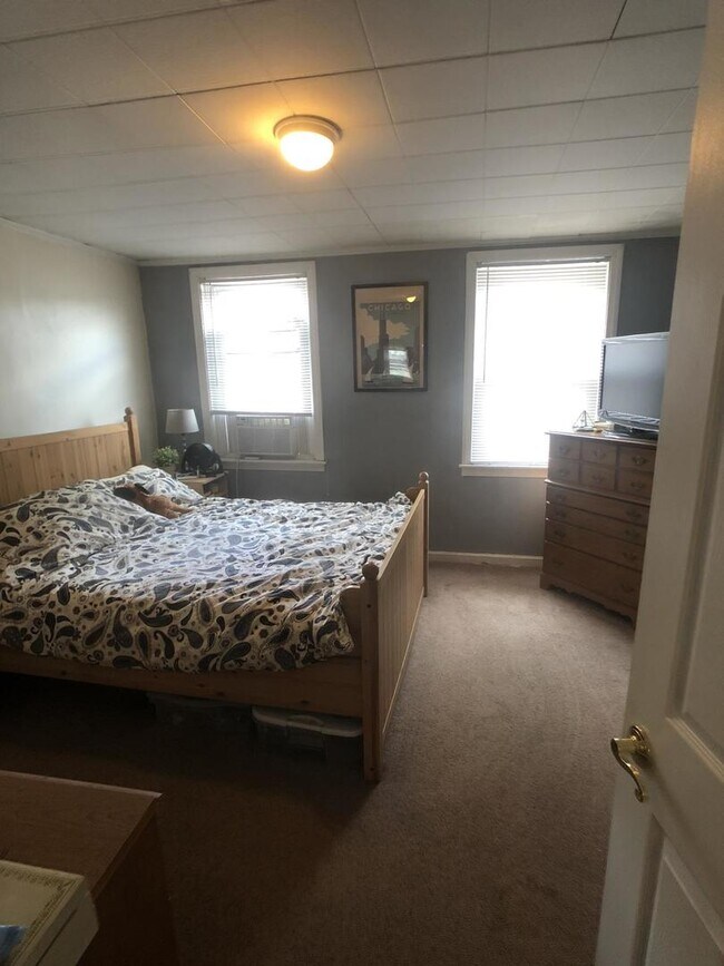 Building Photo - Modern 3 Bedroom, 1 Bath Passyunk Sq. Home...