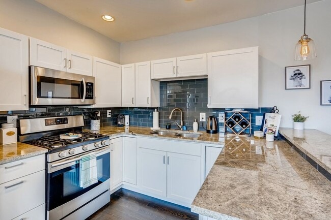 Building Photo - Remodeled Home in Berkeley/Mountain View Neighborhood