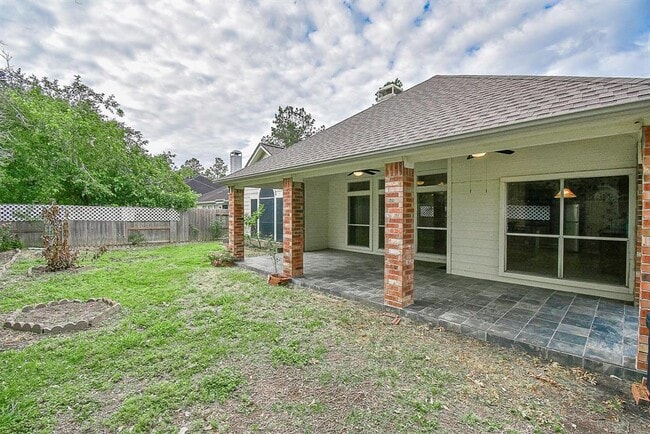 Building Photo - 3903 Vinecrest Dr