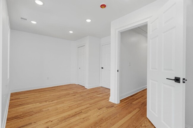 Building Photo - 14 W 49th St