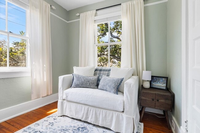 Building Photo - 56 Gadsden St