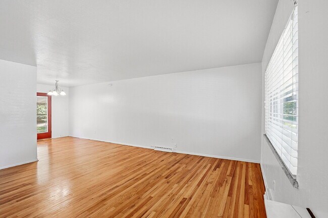 Building Photo - $2,740.95, 4 Beds - 3 Bath, Single Family Home in Denver with Washer and Dryer!