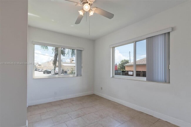 Building Photo - 3916 SW 58th Ave
