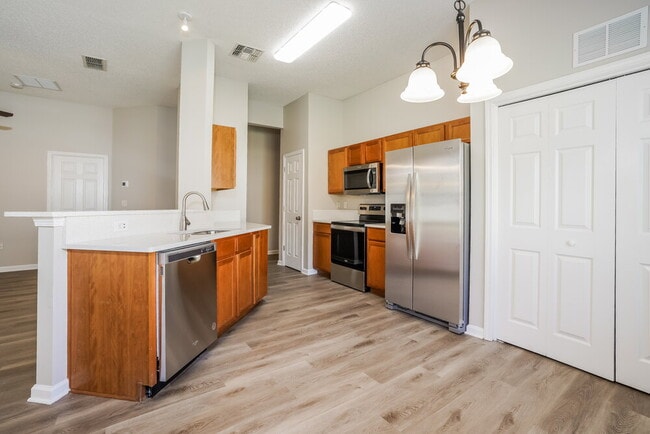 Building Photo - 2680 Creek Ridge Dr