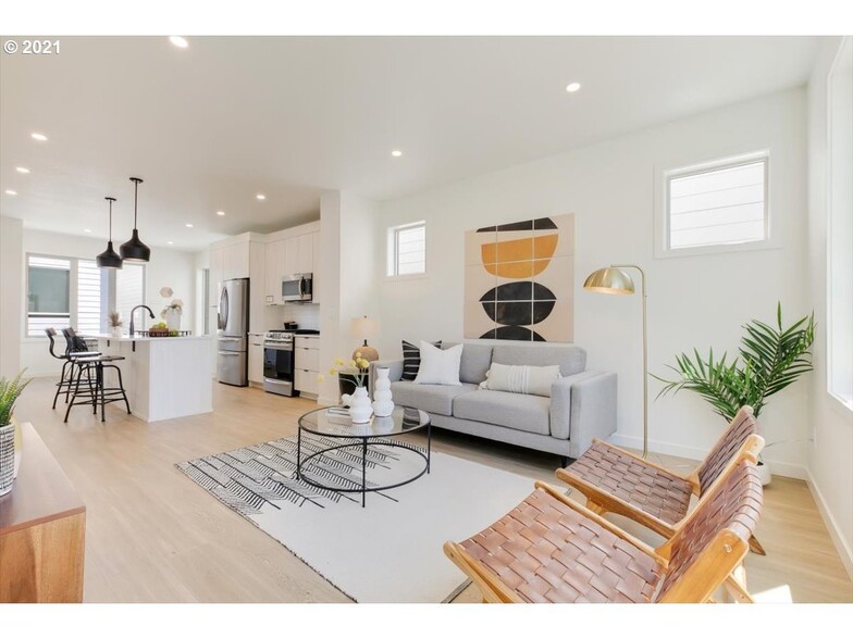 Building Photo - 3958 SE Gladstone St